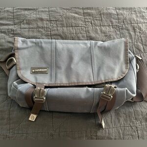 Timbuk2 Classic Messenger Bag Size Medium— Heritage Waxy Blue